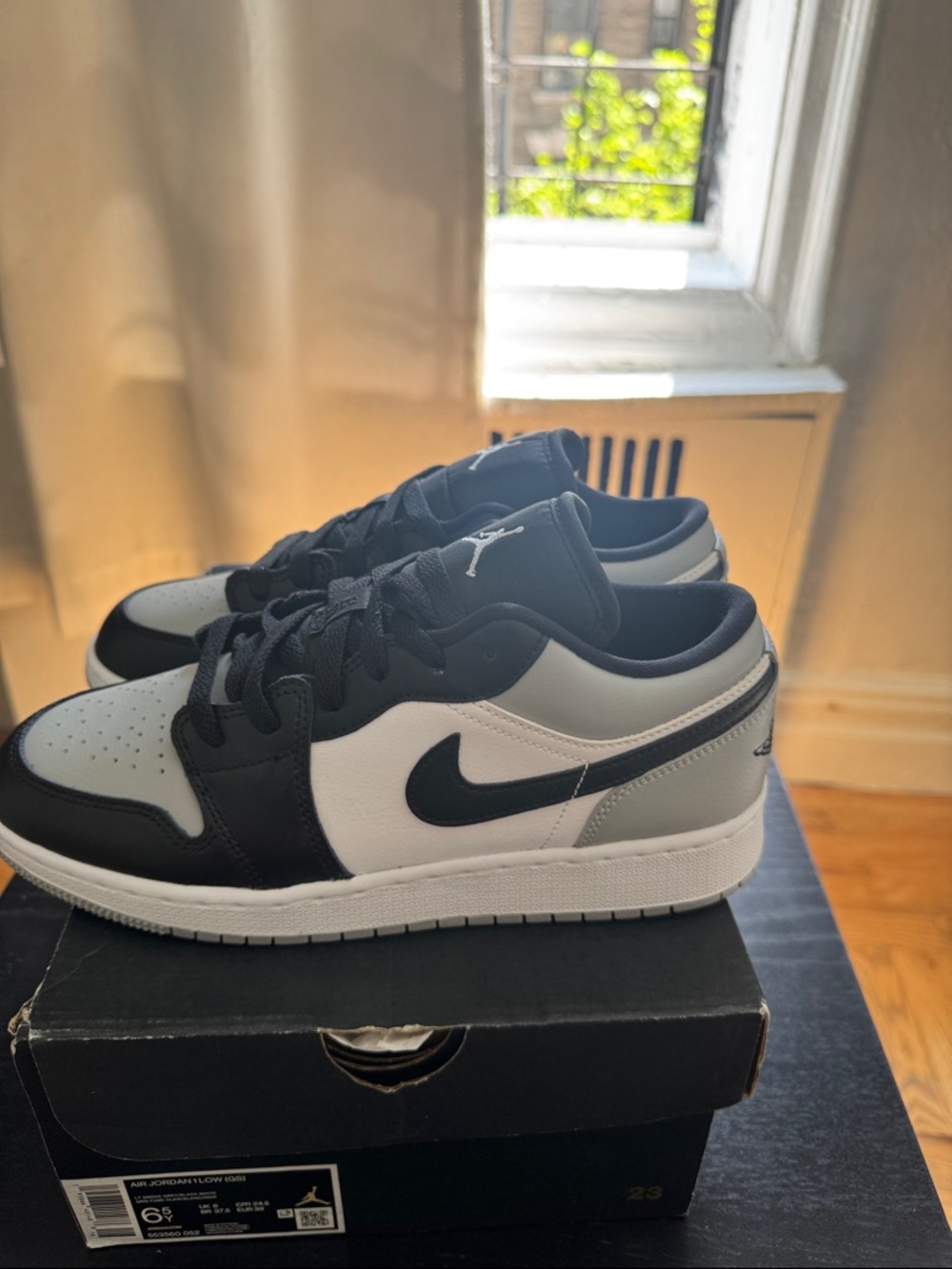 Jordan 1 low smoke grey GS - Picture 5 of 7